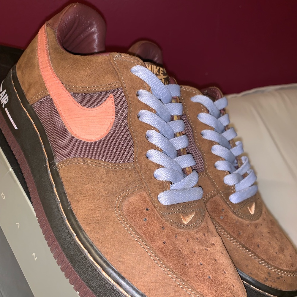 Suede Nike Air Force 1 with a leather insole.